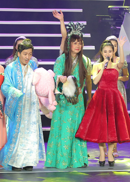 Nam danh hài đóng giả gái trong các gameshow hay show diễn. Ảnh: Phunuonline