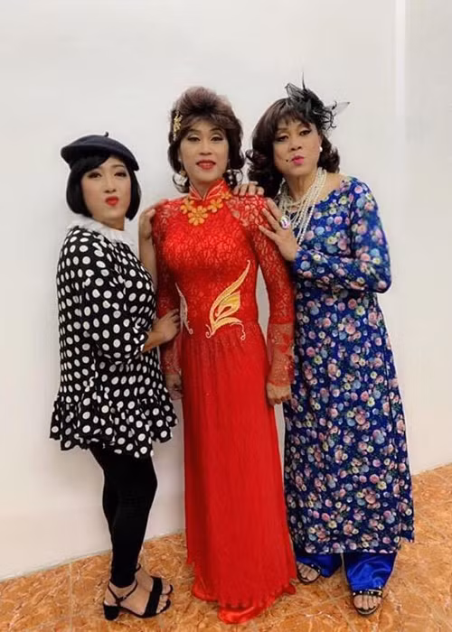 "Anh đã trải qua 14 ngày ở khu cách ly tập trung. Các lần xét nghiệm của Chí Tài đều âm tính với SARS-CoV-2", quản lý chia sẻ trên Zing. Ảnh: FBNV