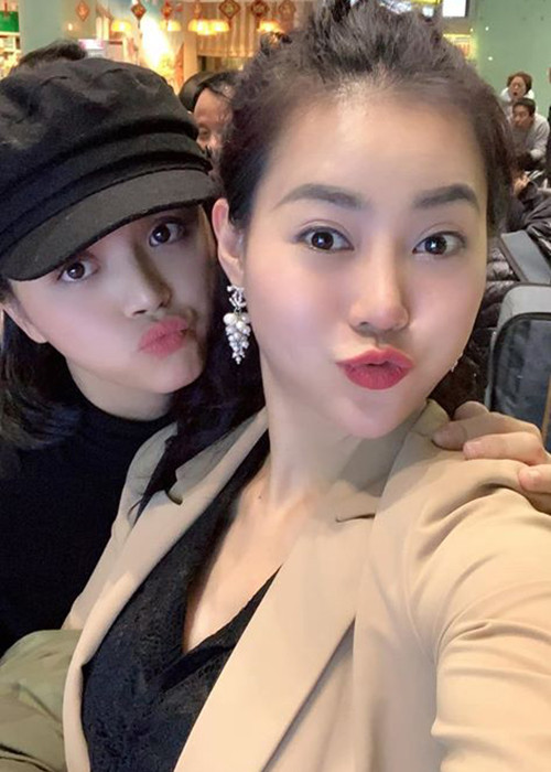 Thanh Hương thân thiết bên Thu Quỳnh trong chuyến đi Hàn Quốc.