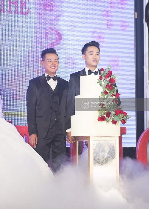 Lâm Khánh Chi chia sẻ, tình cũ gọi cô nói rằng muốn cô làm chủ hôn. Nữ ca sĩ tưởng nói đùa nhưng thật sự bạn trai cũ nghiêm túc. "Tôi sẵn sàng đồng ý vì từ sau khi chia tay, tôi với anh vẫn là bạn tri kỷ", Lâm Khánh Chi nói. Ảnh: Yan