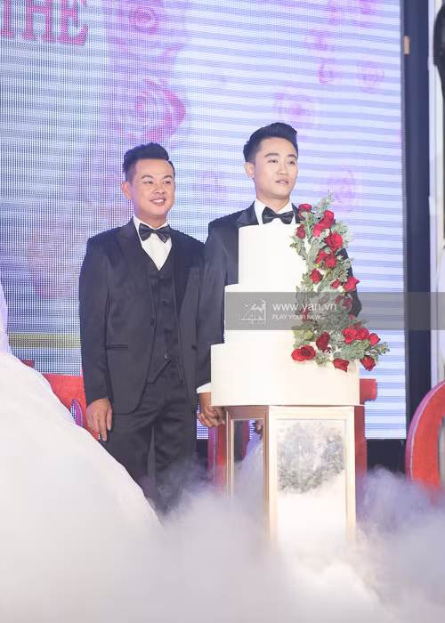 Lâm Khánh Chi chia sẻ, tình cũ gọi cô nói rằng muốn cô làm chủ hôn. Nữ ca sĩ tưởng nói đùa nhưng thật sự bạn trai cũ nghiêm túc. "Tôi sẵn sàng đồng ý vì từ sau khi chia tay, tôi với anh vẫn là bạn tri kỷ", Lâm Khánh Chi nói. Ảnh: Yan