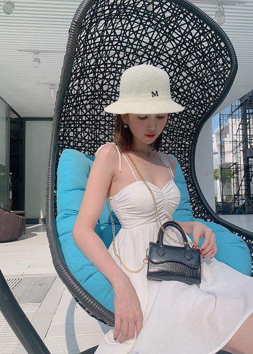 Chân dài gốc Trà Vinh còn chia sẻ rằng sẽ uổng nếu như một người đẹp như cô mà không sinh con gái.