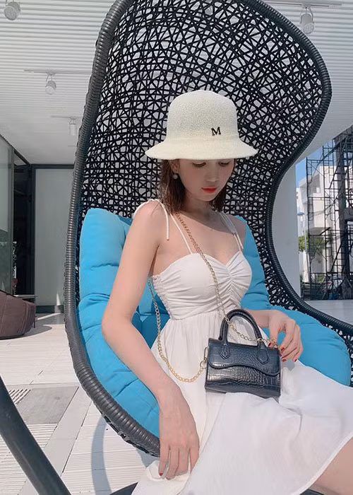 Chân dài gốc Trà Vinh còn chia sẻ rằng sẽ uổng nếu như một người đẹp như cô mà không sinh con gái.