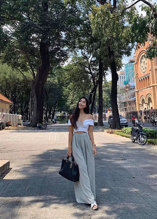 Giữa tin đồn Huỳnh Anh hẹn hò Hồng Quế, Y Vân có dòng trạng thái với nội dung "thành công mới của cô là sự bình yên trong tâm hồn".