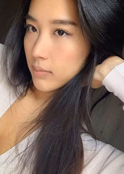 Khi còn yêu Huỳnh Anh, cô thi thoảng về Việt Nam để cùng bạn trai đi du lịch.