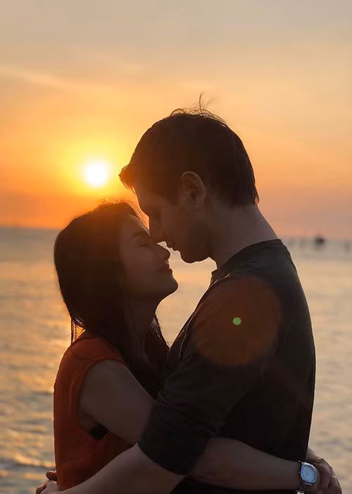 Về đám cưới, trong cuộc phỏng vấn mới đây trên Công lý và xã hội, Quỳnh Lam cho biết, cô dự tính năm nay sẽ tổ chức một bữa tiệc nhỏ để gia đình, bạn bè chung vui nhưng dịch đến phải hoãn lại.