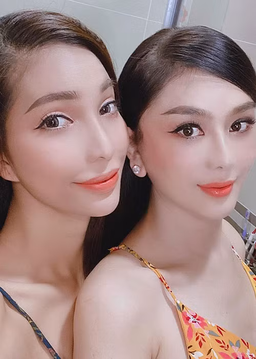 Mới đây, người đẹp lộ diện bên bạn thân với thần thái tươi tắn.