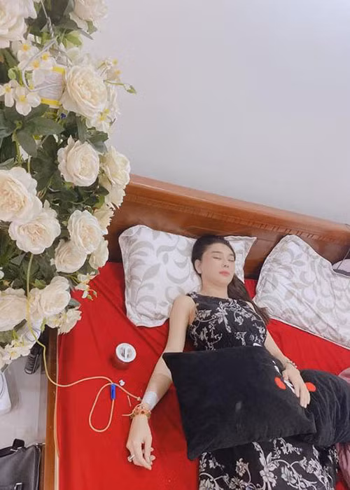 Ngoài nghi vấn hôn nhân rạn nứt, Lâm Khánh Chi còn khiến fan lo lắng về vấn đề sức khỏe bởi mới đây, cô bị co giật do uống thuốc giảm đau lúc đói.
