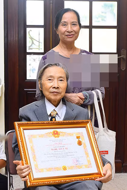 Trong mắt nghệ sĩ Vũ Dậu, nghệ sĩ Ngọc Hướng là người chồng đích thực.