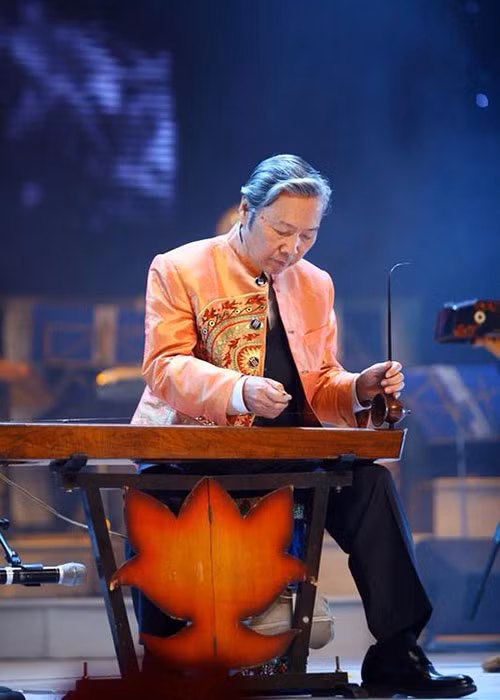 Tinh yeu lang man it biet cua nghe si Ngoc Huong voi me Ngoc Chau - Khanh Linh