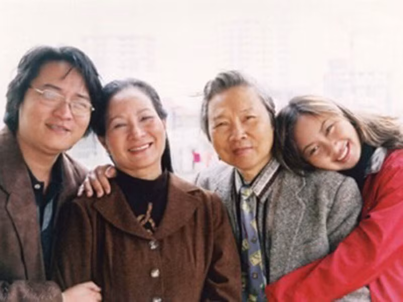 Gia đình hạnh phúc của nghệ sĩ Ngọc Hướng được bao người ngưỡng mộ. Ảnh: Vietnamnet