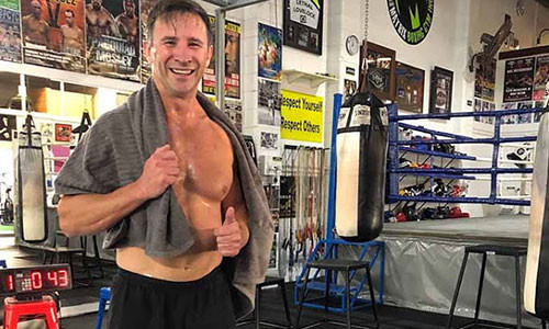 Gymer Uc khien ca the gioi tram tro bang suc manh nhu sieu nhan