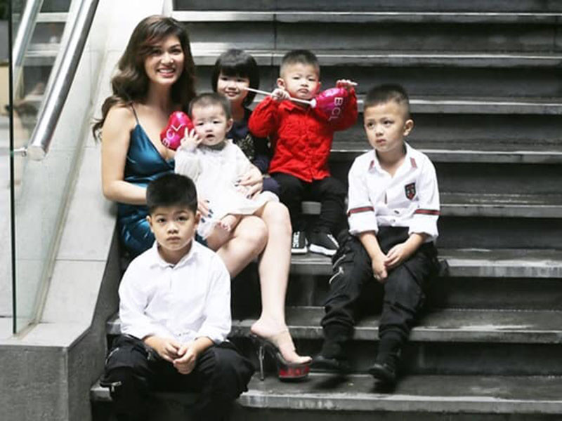 Đến nay, Oanh Yến chưa một lần khoác áo cô dâu.