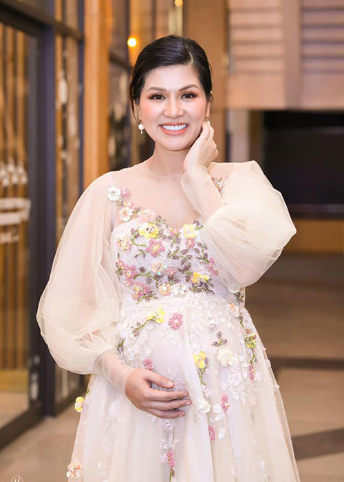 Đại diện Oanh Yến cho biết, lần mang thai thứ 6, sức khỏe của Oanh Yến không tốt, tháng cuối thai kỳ, cô mệt nhiều nên không đủ sức sinh thường.