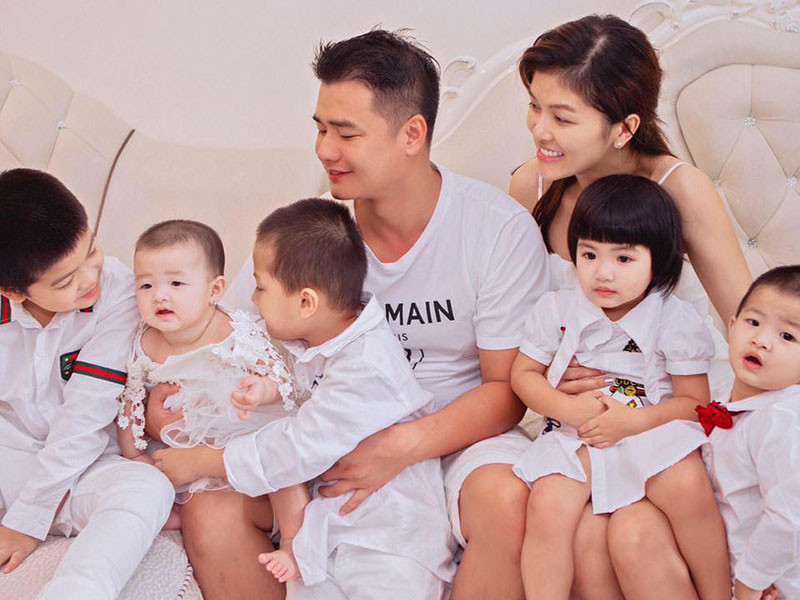 Trong một bài phỏng vấn, Oanh Yến cho biết, cô chọn doanh nhân Tân Long vì anh yêu thương các con riêng của cô.