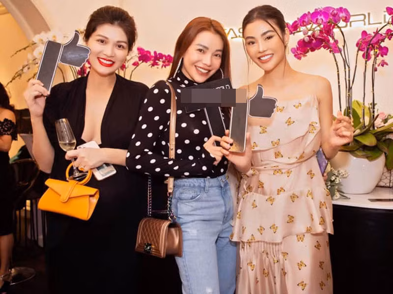 Dù chưa tổ chức đám cưới với doanh nhân Tân Long, nhưng tới nay Oanh Yến và nửa kia đã có chung 4 đứa con.