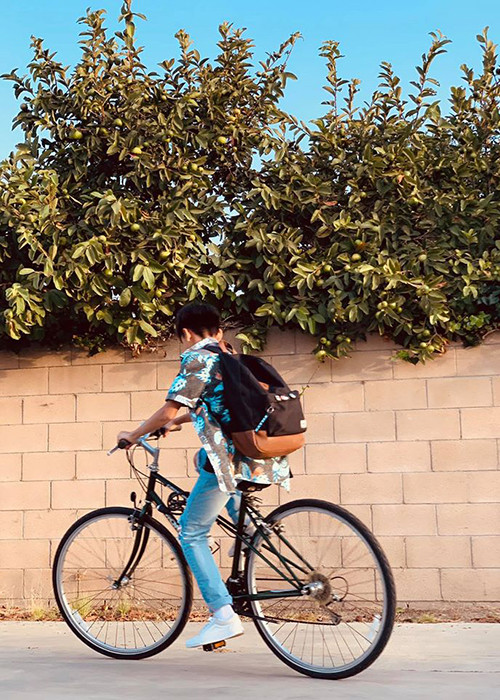 Sonic sở hữu nước da hơi ngăm và vóc dáng gầy.