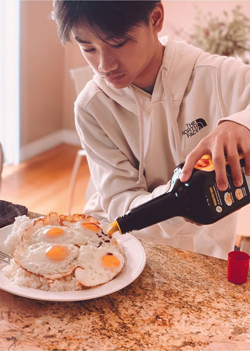 Vào Ngày của cha mỗi năm, Sonic đều tự viết thư tay dành cho cha dượng.