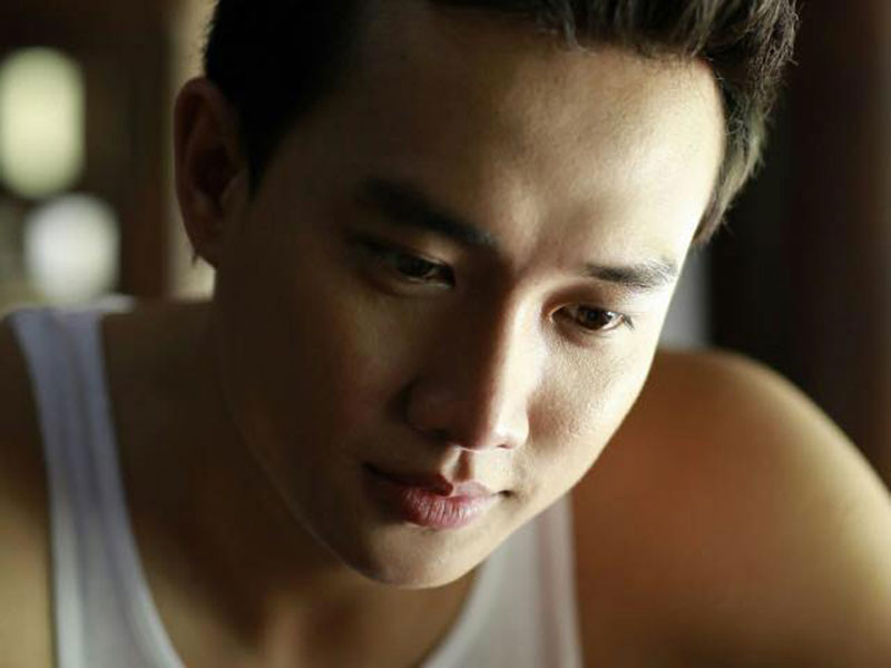 Ở cuộc tình thứ hai, Quốc Trường yêu 1-2 năm thì chia tay bởi vì kinh tế nên bạn gái phải ra đi giúp đỡ gia đình. “Tôi cũng đau nhưng hiểu nên để họ ra đi vì cuộc sống tốt hơn”, anh nói.