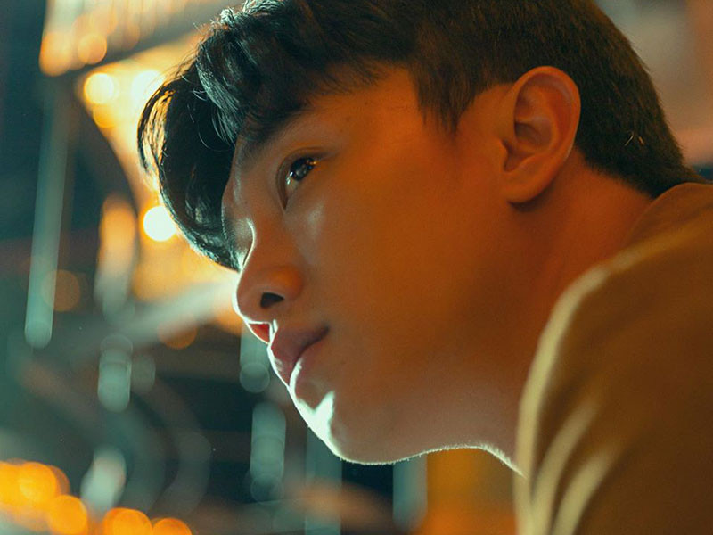 Mối tình gần nhất khiến Quốc Trường day dứt nhiều nhất. “Nếu người ta có lỗi thì chỉ một thời gian ngắn mình sẽ quên. Nhưng tôi là người có lỗi, không tốt nên vết thương hằn sâu”, anh nói.