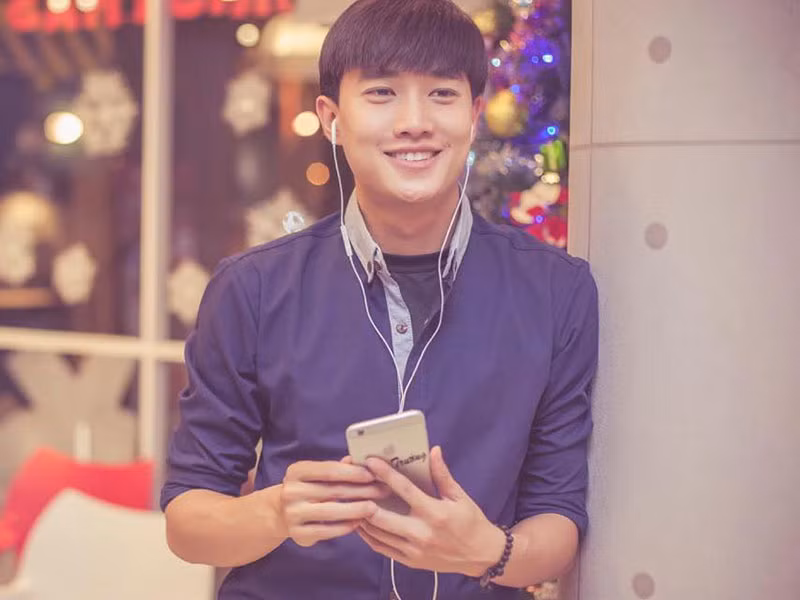 Quốc Trường vừa điển trai, tài giỏi nên việc anh được nhiều bóng hồng vây quanh không phải điều quá khó hiểu.