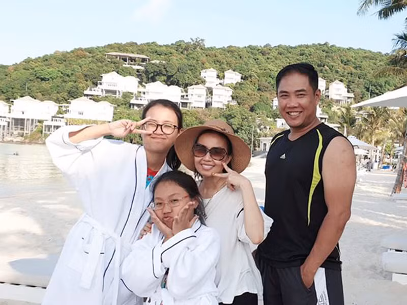 Nhờ có chồng hỗ trợ, Cẩm Ly ngày càng có sự nghiệp vững chắc. Được biết, từ chuyện ăn mặc, tóc tai đến sức khỏe và cả dòng nhạc Cẩm Ly theo đuổi đều ảnh hưởng từ chồng.