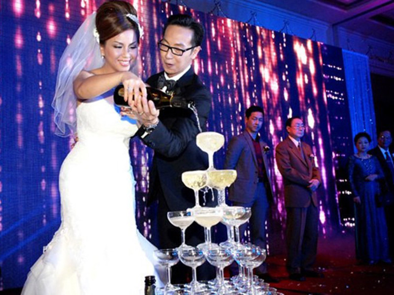 Minh Tuyết lặng lẽ kết hôn sau một thời gian tìm hiểu. Tuy nhiên, chung sống được 16 năm, vợ chồng Minh Tuyết mới quyết định tổ chức hôn lễ. Ảnh: Zing