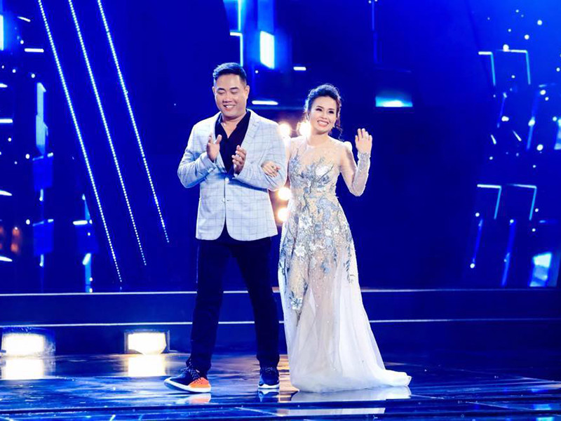 Vợ chồng Cẩm Ly ít khi thể hiện tình cảm ở chốn đông người nhưng hôn nhân của cặp đôi vô cùng hạnh phúc.