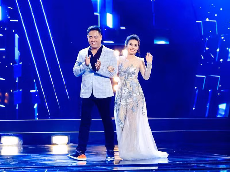 Vợ chồng Cẩm Ly ít khi thể hiện tình cảm ở chốn đông người nhưng hôn nhân của cặp đôi vô cùng hạnh phúc.