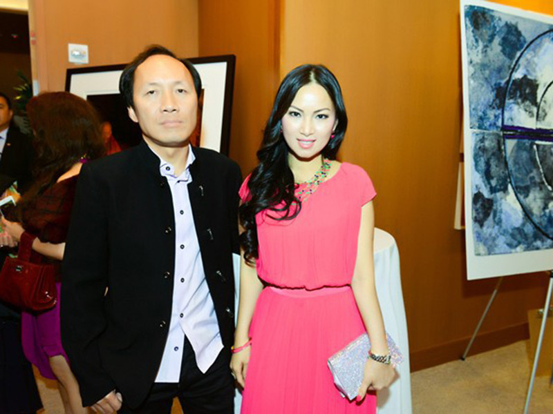 Hà Phương - em gái của Cẩm Ly kết hôn với tỷ phú Chính Chu vào năm 2002. Sau đó, cô bận rộn với việc điều hành quỹ từ thiện mang tên mình và chăm sóc gia đình.