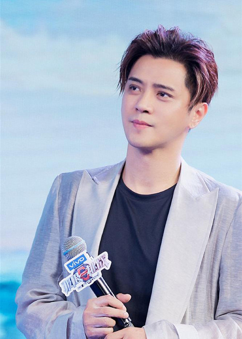 La Chí Tường sở hữu lượng fan đông đảo một phần nhờ tính cách lầy lội.