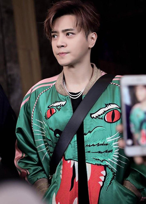 Tuy nhiên, tài tử sinh năm 1979 khiến nhiều fan thất vọng khi bị khui đời sống thác loạn.