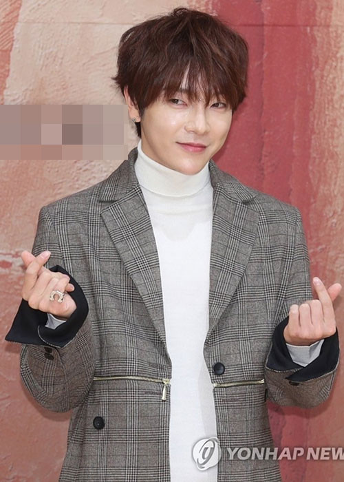 Bên cạnh hoạt động ca hát, làm nhà sản xuất âm nhạc, sao Hàn đầu tiên nhiễm COVID-19 còn đóng phim nhưng không gây ấn tượng.