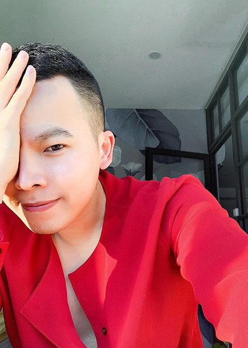 Ông trùm chân dài thèm gặp gỡ bạn bè giữa lúc tình hình COVID-19 đang diễn biến phức tạp.