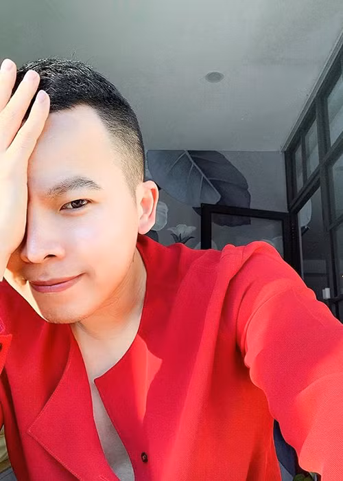 Ông trùm chân dài thèm gặp gỡ bạn bè giữa lúc tình hình COVID-19 đang diễn biến phức tạp.