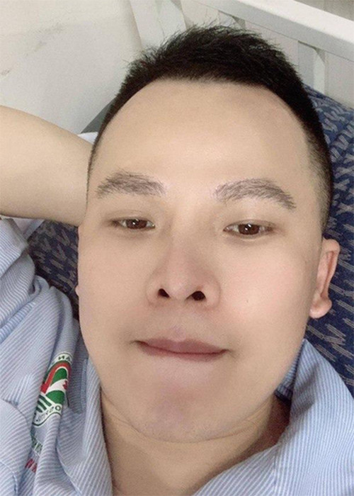 Khi tự cách ly ở nhà và ở trung tâm, Vũ Khắc Tiệp gây ồn ào vì đi gặp gỡ bạn bè và phát ngôn nơi cách ly tập trung ngột ngạt đến mức anh không ngủ được.