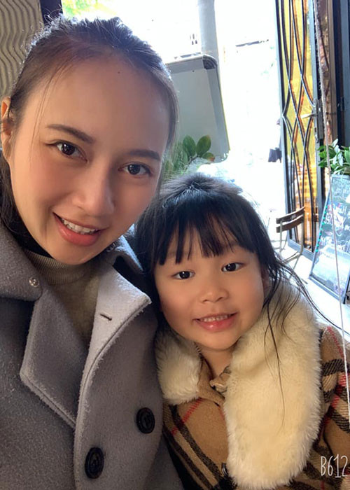 Con gái của Khánh Linh càng lớn càng xinh xắn.