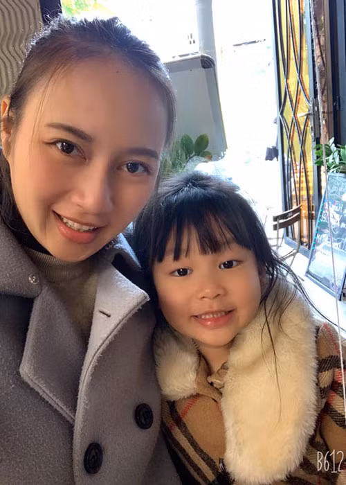 Con gái của Khánh Linh càng lớn càng xinh xắn.
