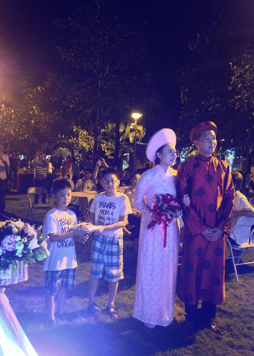 Tháng 5/2014, giọng ca "Họa mi hót trong mưa" và người yêu doanh nhân tổ chức đám cưới.