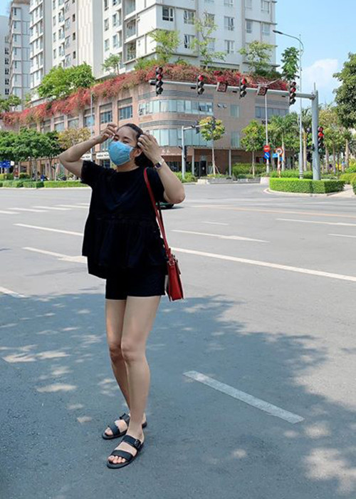 Vóc dáng của Lê Phương ngày càng thon gọn.