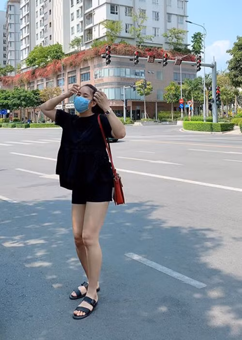 Vóc dáng của Lê Phương ngày càng thon gọn.