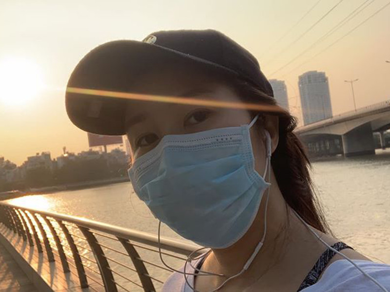 Hình ảnh Lê Phương chạy bộ để giảm cân.