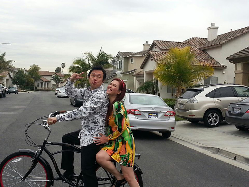 Phương Loan dành nhiều lời khen cho Chí Tài. Cô cho biết chồng là người lãng mạn và quan tâm đến vợ.