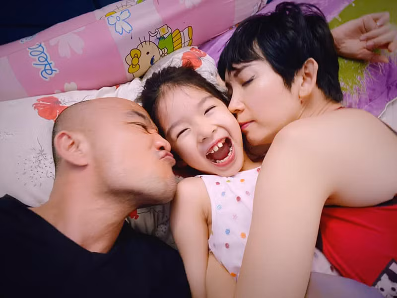 Một số người đặt nghi vấn có lẽ Xuân Lan thường xuyên nhận được những bình luận "cha dượng" khi nói về gia đình của cô.