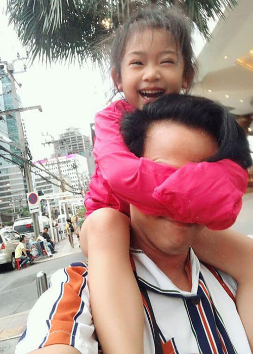 Bé Lavie năm nay mới 7 tuổi nên tin rằng mẹ chỉ lên thiên đàng một thời gian rồi sẽ trở về.