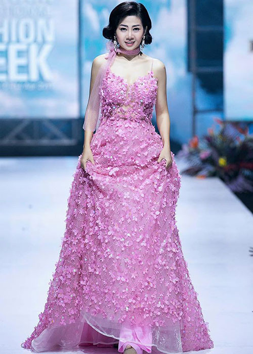 Đức Vincie quyết định sẽ giữ lại chiếc váy, đợi bé Lavie 18 tuổi, anh sẽ tặng lại chiếc váy.