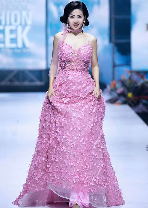 Đức Vincie quyết định sẽ giữ lại chiếc váy, đợi bé Lavie 18 tuổi, anh sẽ tặng lại chiếc váy.