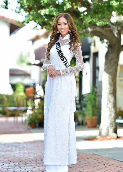 Cuối năm 2019, Jacqueline Đặng từng về Việt Nam làm từ thiện. Trong chuyến đi này, cô đã gặp các em nhỏ có hoàn cảnh đặc biệt, bị nhiễm HIV.