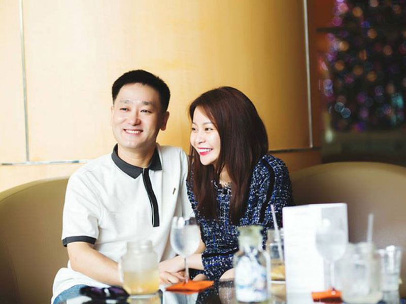 Người đẹp cũng đăng tải nhiều khoảnh khắc hạnh phúc bên chồng.