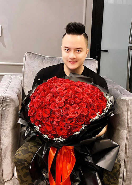 Nam ca sĩ hiện tại tận hưởng cuộc sống độc thân vui vẻ. Anh dành thời gian chăm sóc mẹ, đi du lịch, chạy show, kinh doanh.